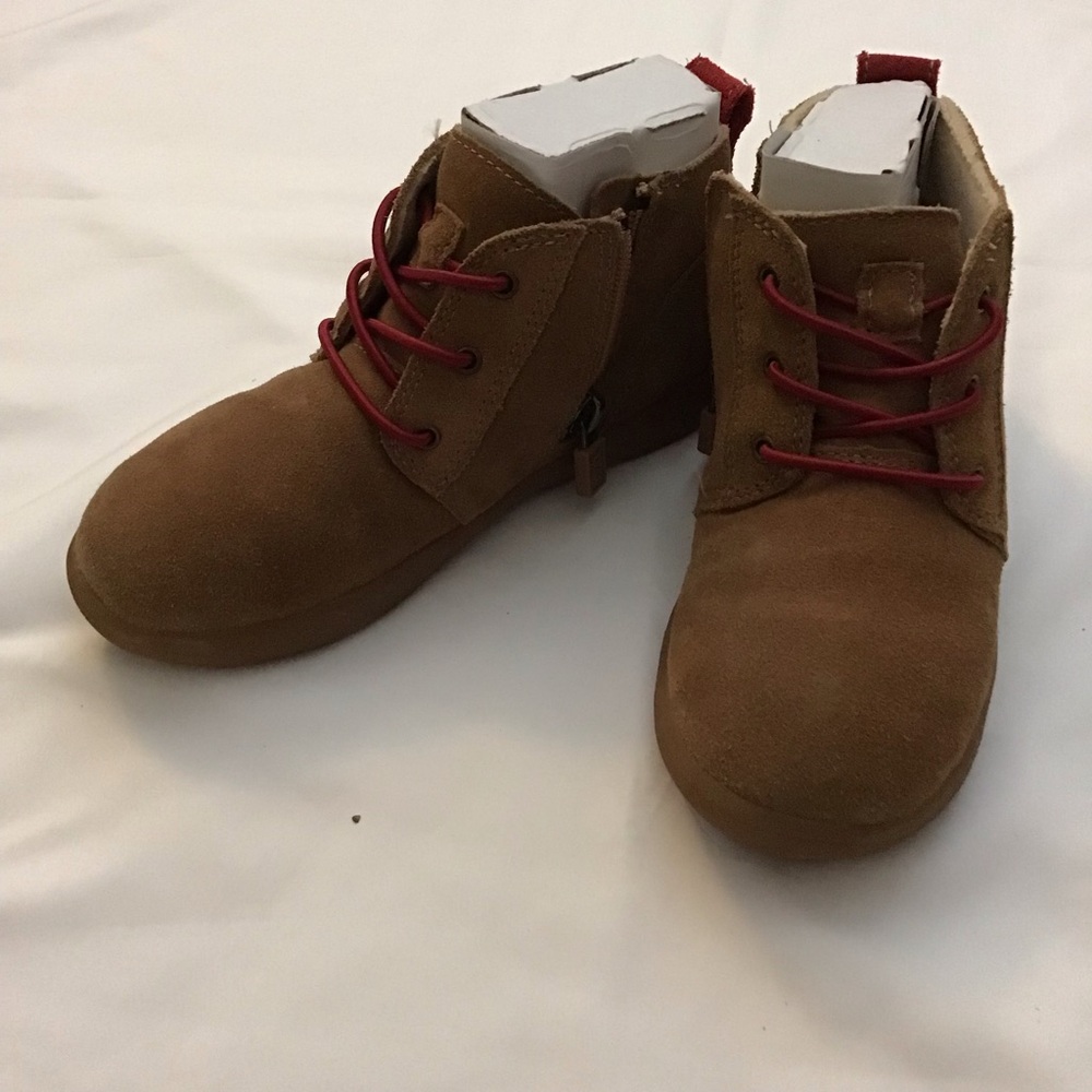 (Like New) Boys Ugg Kristjan Chukka Bootie Sneaker